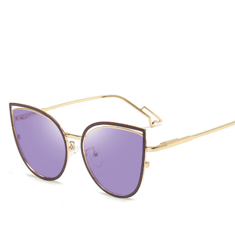 Stylish Cat Eye Sunglasses with Gradient Lenses and Gold Trim