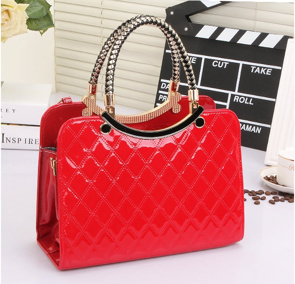 Quilted PU Leather Handbag - Elegant & Glamorous