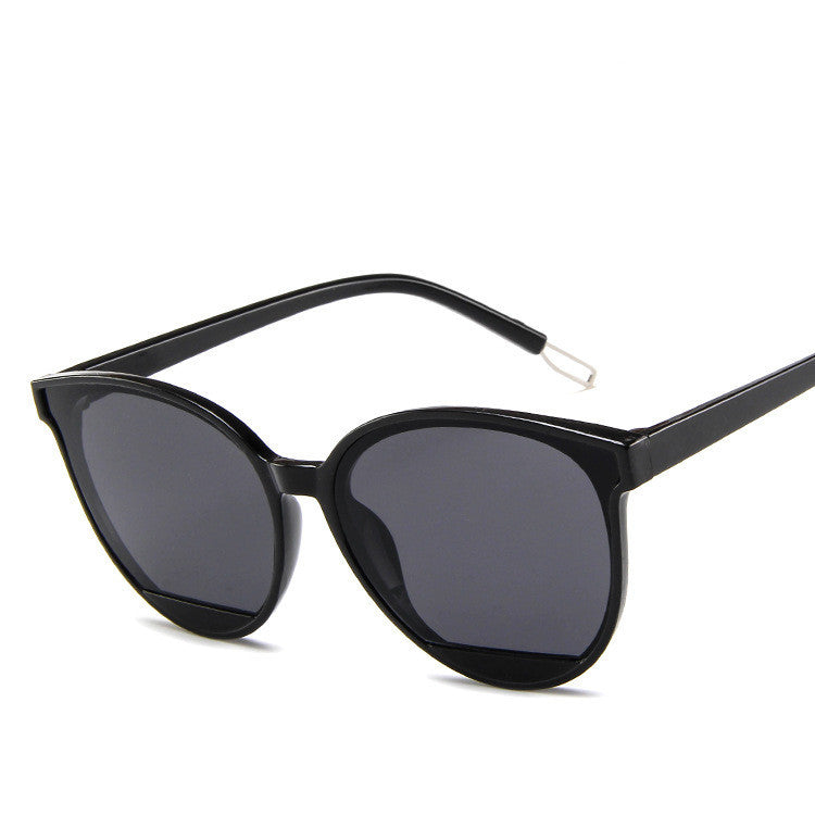 Chic Oversized Sunglasses: Bold Fashion Eyewear