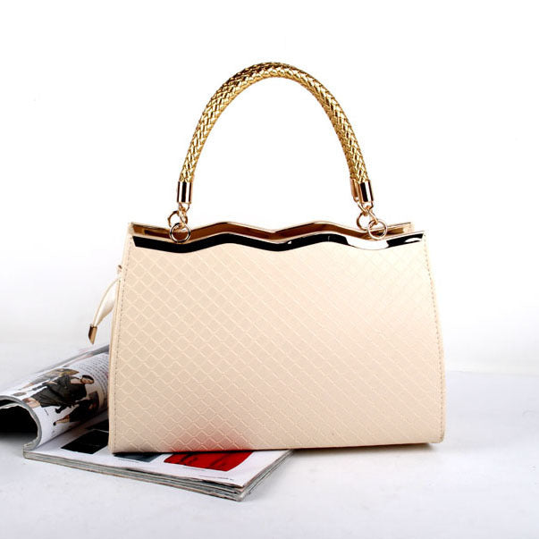 Elegant Quilted Handbag with Chic Metal Chain Handles