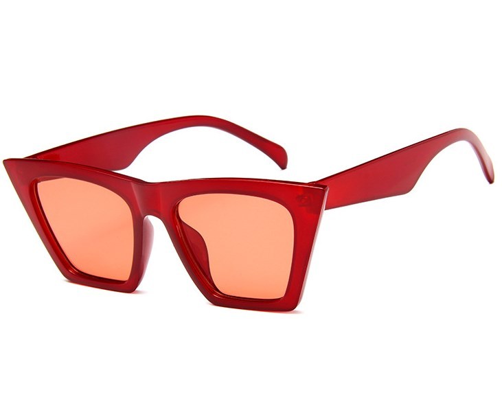 Bold Oversized Cat Eye Sunglasses with Sleek Design