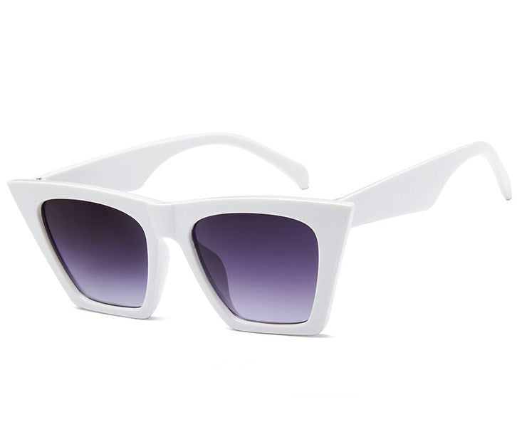 Bold Oversized Cat Eye Sunglasses with Sleek Design