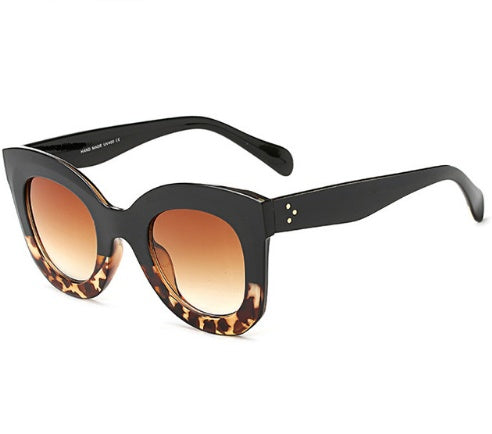 Stylish Oversized Cat Eye Sunglasses with Tortoiseshell Accents