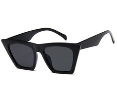 Bold Oversized Cat Eye Sunglasses with Sleek Design