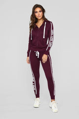 Stylish 2-Piece Athleisure Tracksuit with Graphic Text