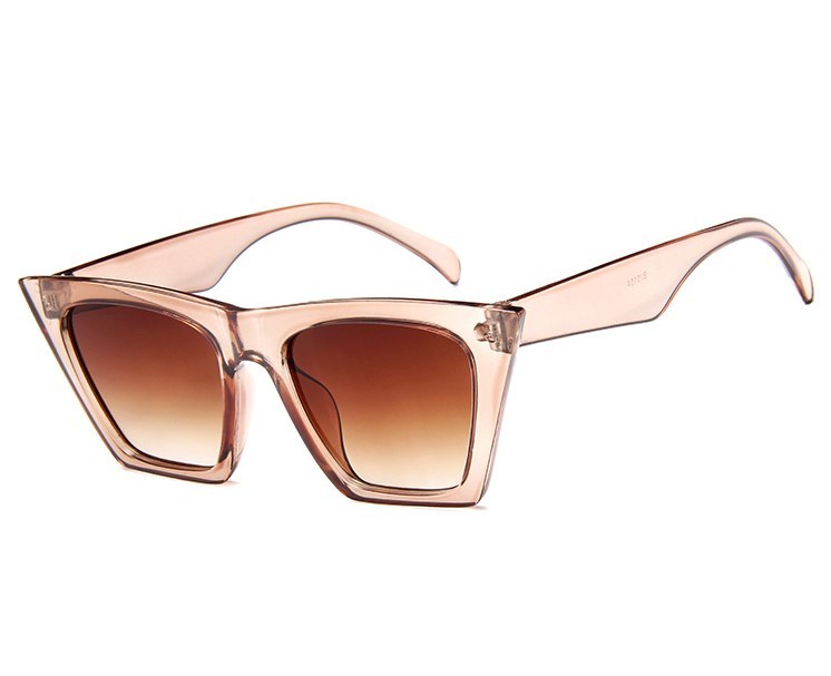 Bold Oversized Cat Eye Sunglasses with Sleek Design