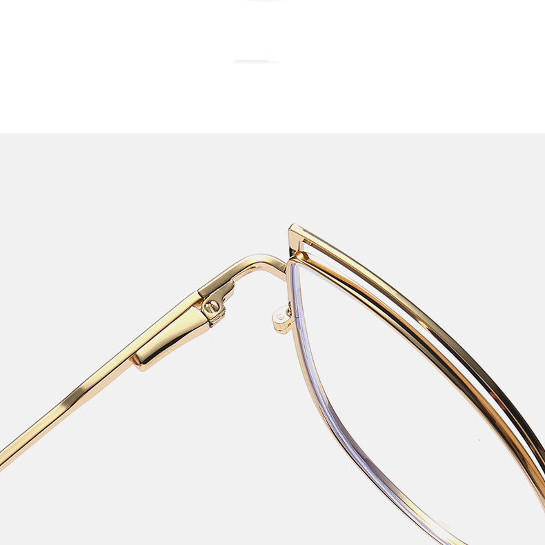 Stylish Cat Eye Sunglasses with Gradient Lenses and Gold Trim