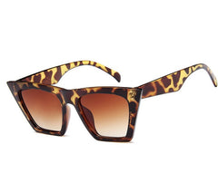 Bold Oversized Cat Eye Sunglasses with Sleek Design