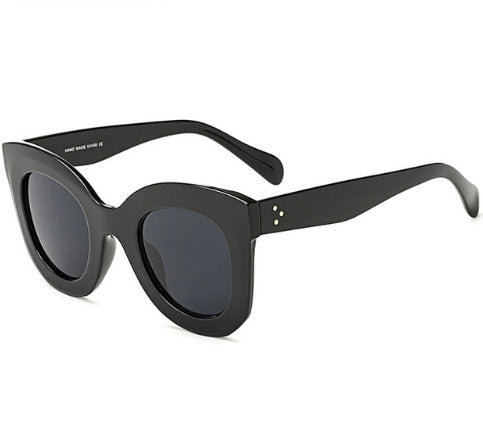 Stylish Oversized Cat Eye Sunglasses with Tortoiseshell Accents