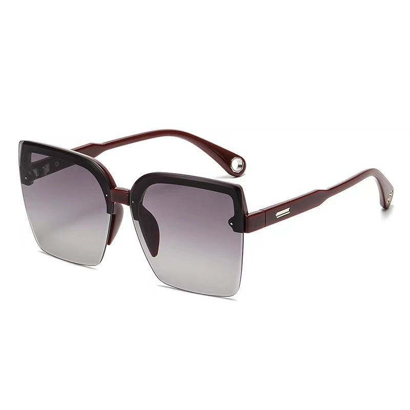 Chic Oversized Squared Sunglasses with Distinctive Design