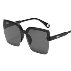 Chic Oversized Squared Sunglasses with Distinctive Design