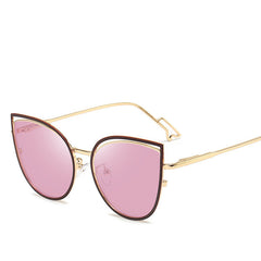 Stylish Cat Eye Sunglasses with Gradient Lenses and Gold Trim