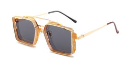 Exquisite Squared Sunglasses with Sophisticated Metallic Accents