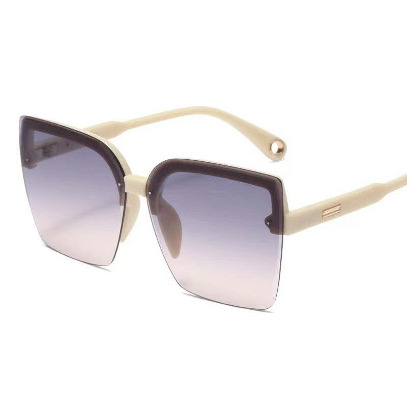 Chic Oversized Squared Sunglasses with Distinctive Design