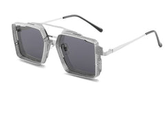 Exquisite Squared Sunglasses with Sophisticated Metallic Accents